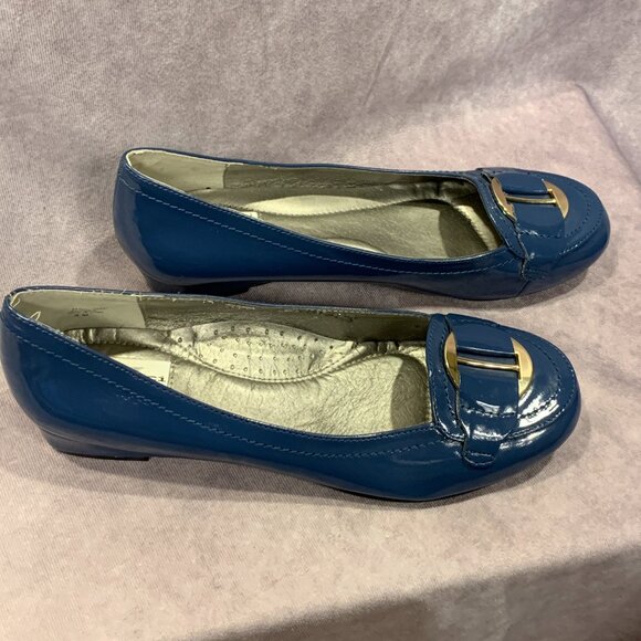 AJ Valenci Flats - Picture 5 of 8